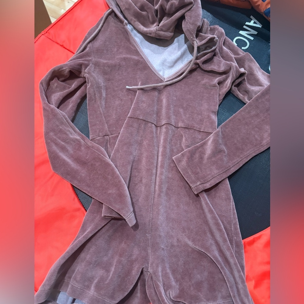 Mauve Hooded Long Sleeve Romper - Picture 2 of 3